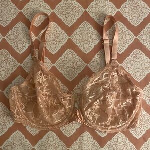 Chantelle pink peachy lace underwire bra size 32 D like new